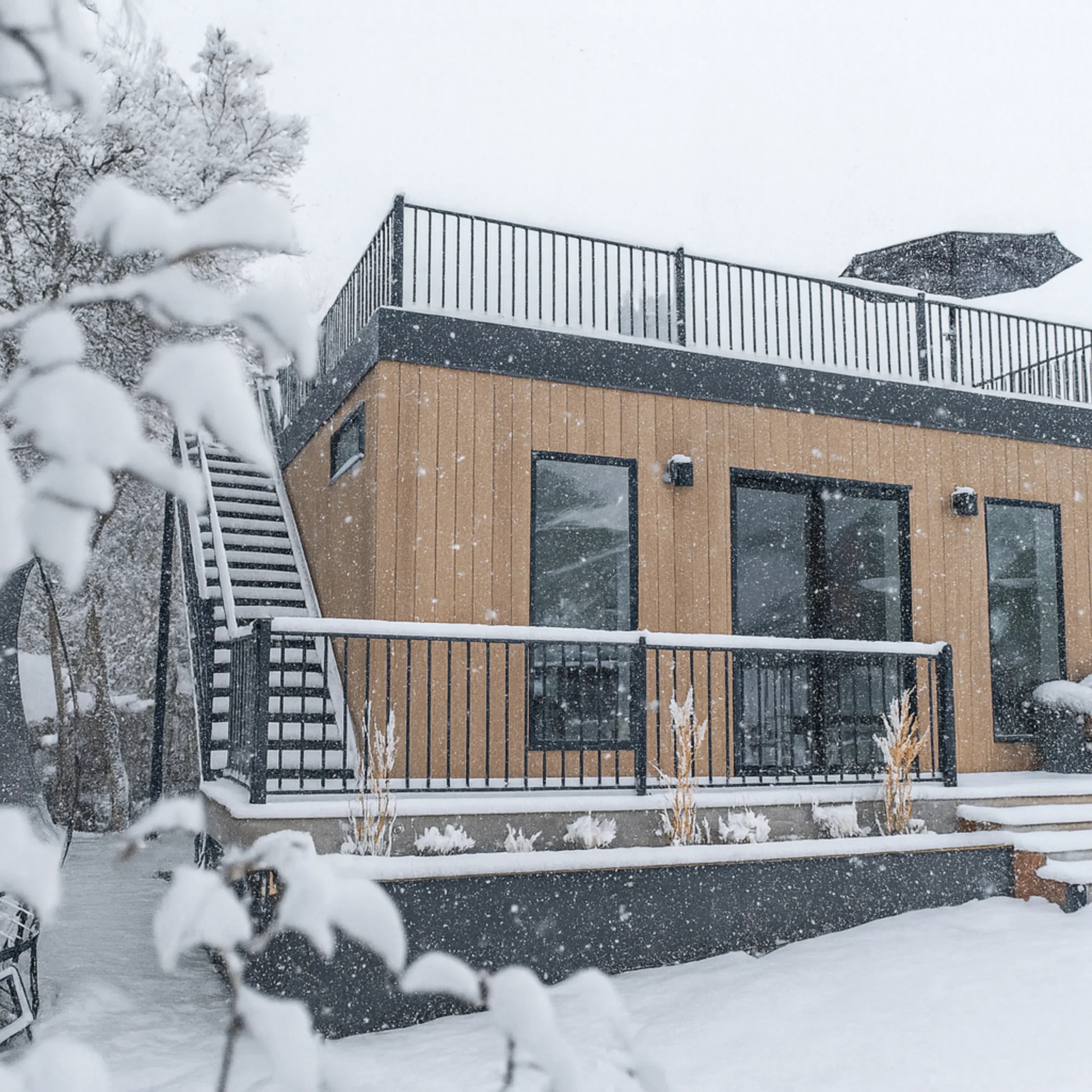 490 Flex Flat exterior in daylight